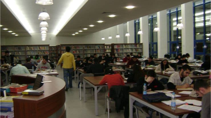 AÜ Siyasal Bilimler Fakültesi Kütüphanesi galeri fotoğrafı 2