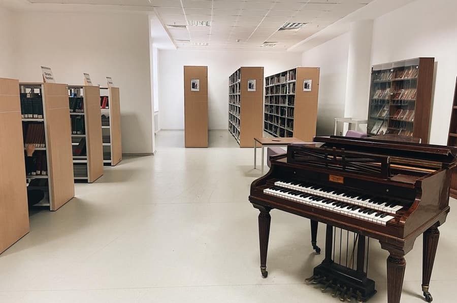 Hacettepe Üniversitesi Konservatuvar Kütüphanesi galeri fotoğrafı 3