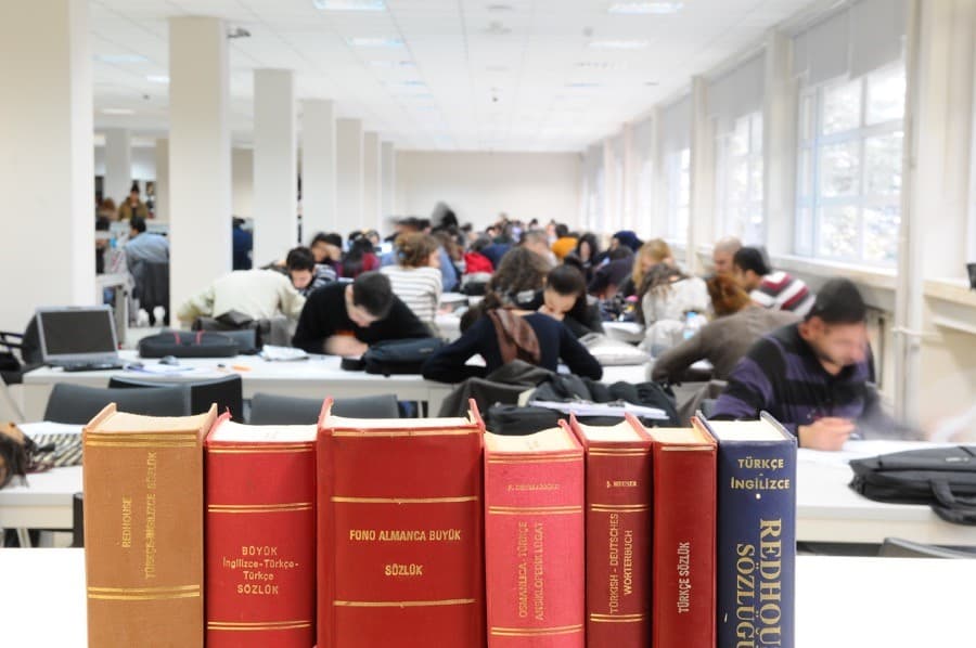 Hacettepe Üniversitesi Tıp Merkezi Kütüphanesi kapak görseli
