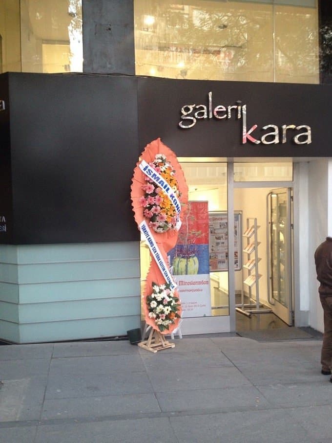 Galeri Kara kapak görseli