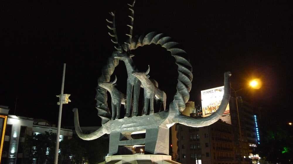 Hatti Anıtı - Hitit Güneş Kursu Heykeli galeri fotoğrafı 2